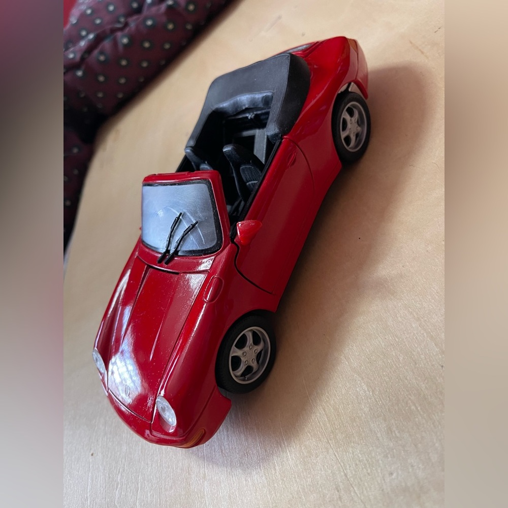 Vintage maisto red Porsche Carrera